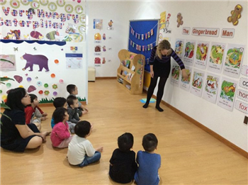 lua-chon-san-nhua-vinyl-cao-cap-cho-mam-non