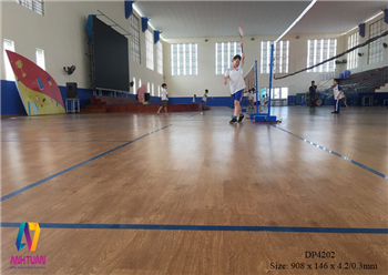 ly-do-chon-san-nhua-wpc-khi-nha-co-tre-nho