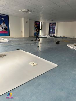 ly-do-su-dung-san-vinyl-cuon-at0606-trung-tam-tieng-anh