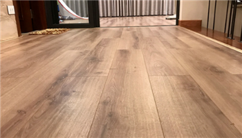 nen-mua-san-nhua-vinyl-gia-re-o-dau-ha-noi