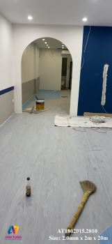 san-vinyl-cuon-dong-nhat-thi-cong-benh-vien-tu