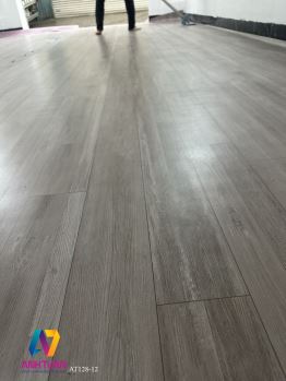 thi-cong-tam-trai-san-pvc-quan-quan-ao